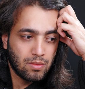 محسن یاحقی